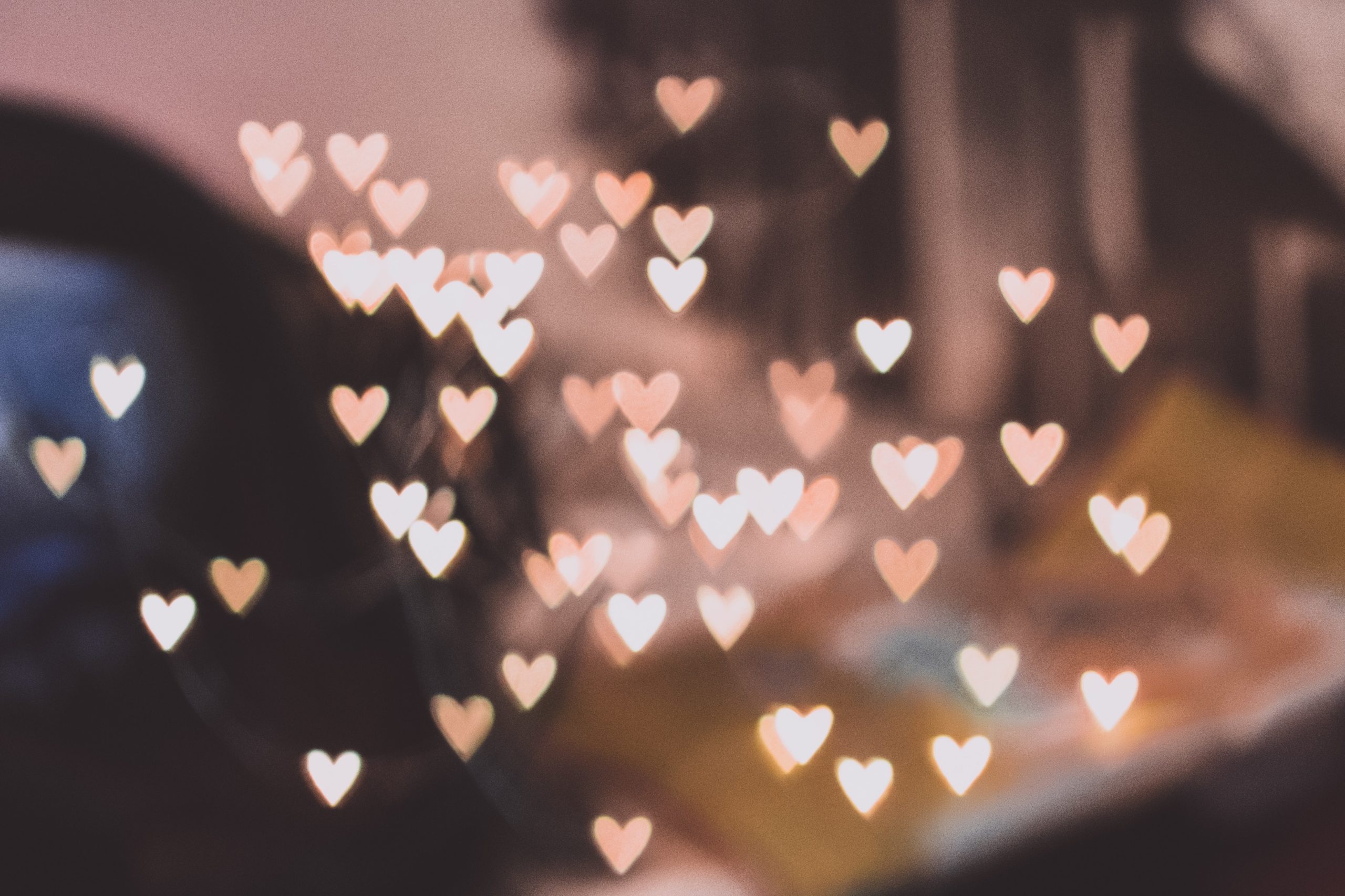 Idea regalo San Valentino last minute: quest'anno scegli eScape Digitale 5 freestocks r oV6smBBYk unsplash scaled