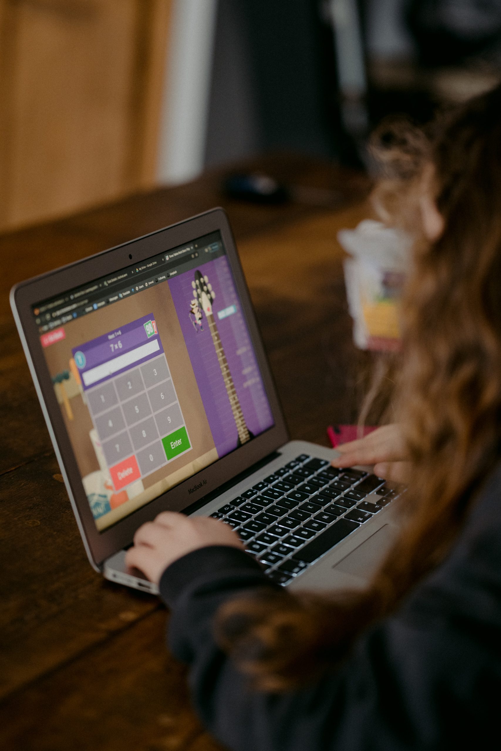 Giochi didattici online per bambini: 3 siti consigliati 1 annie spratt ZsWaYLImZFs unsplash scaled